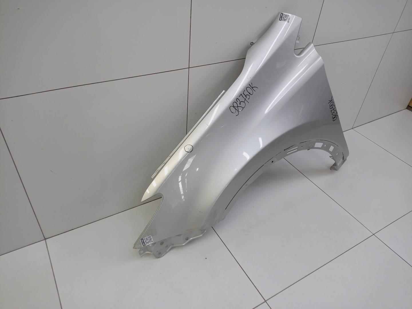 Крыло переднее левое