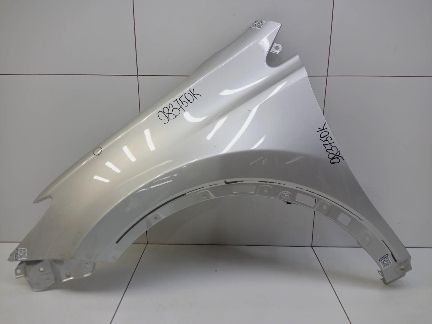 Крыло переднее левое