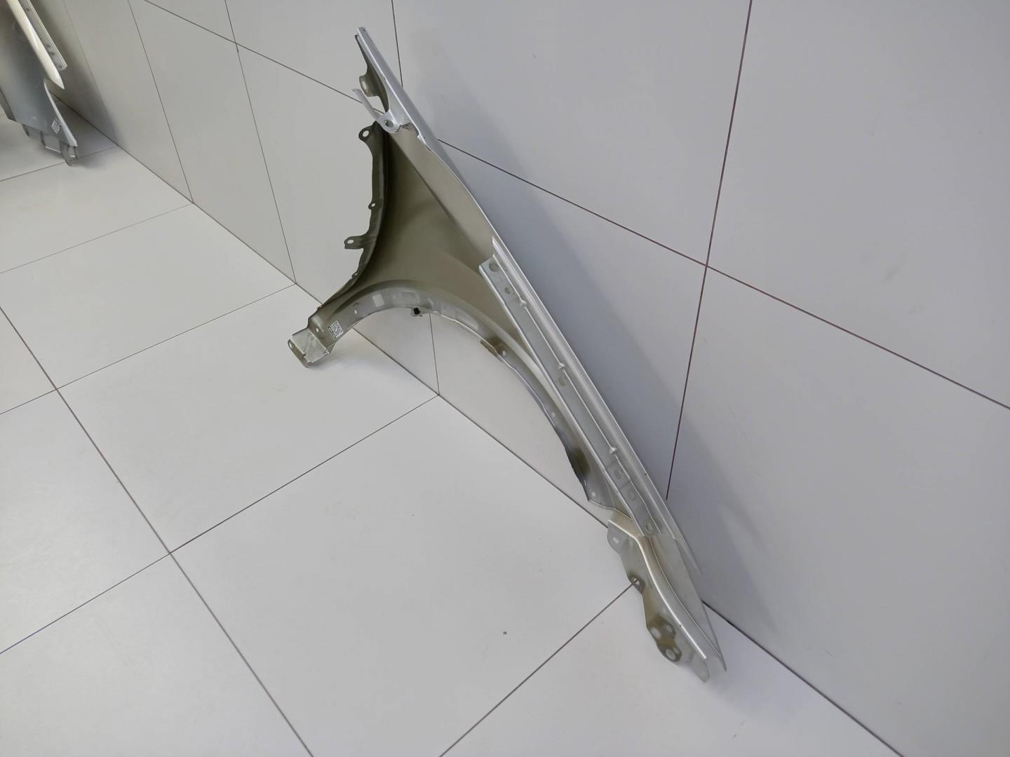 Крыло переднее левое