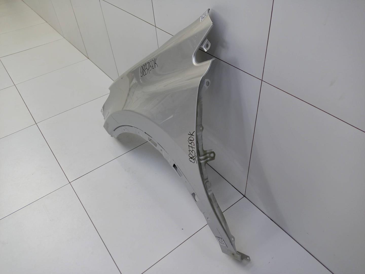 Крыло переднее левое