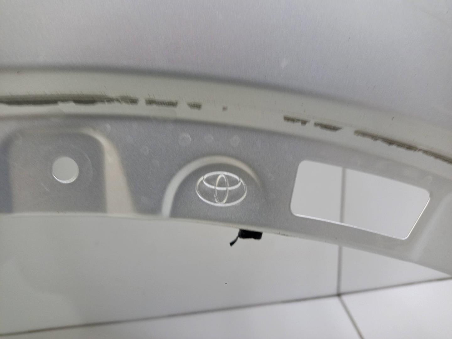 Крыло переднее левое