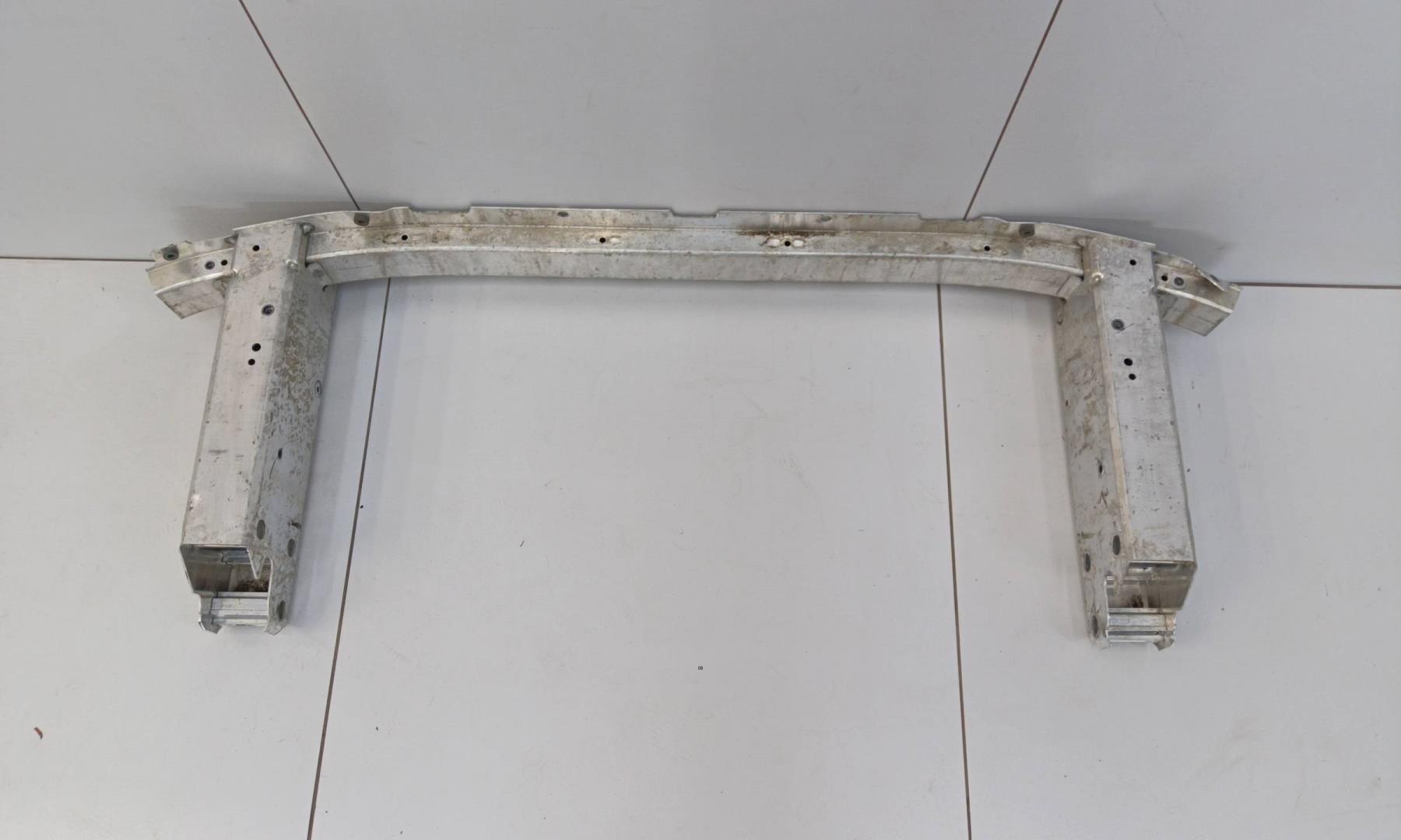 Усилитель переднего бампера