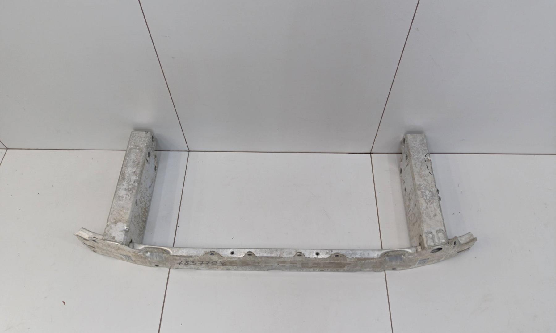 Усилитель переднего бампера