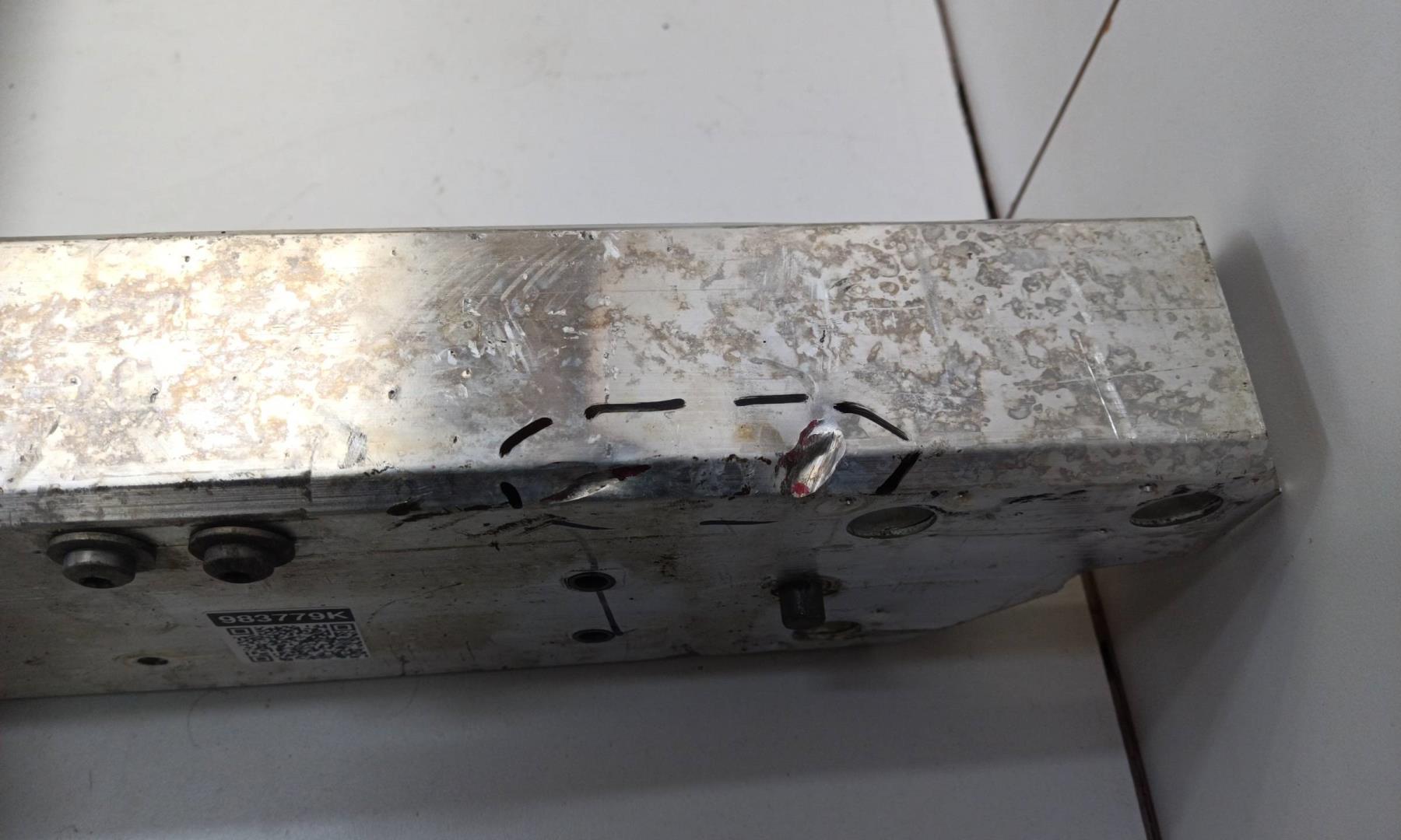 Усилитель переднего бампера