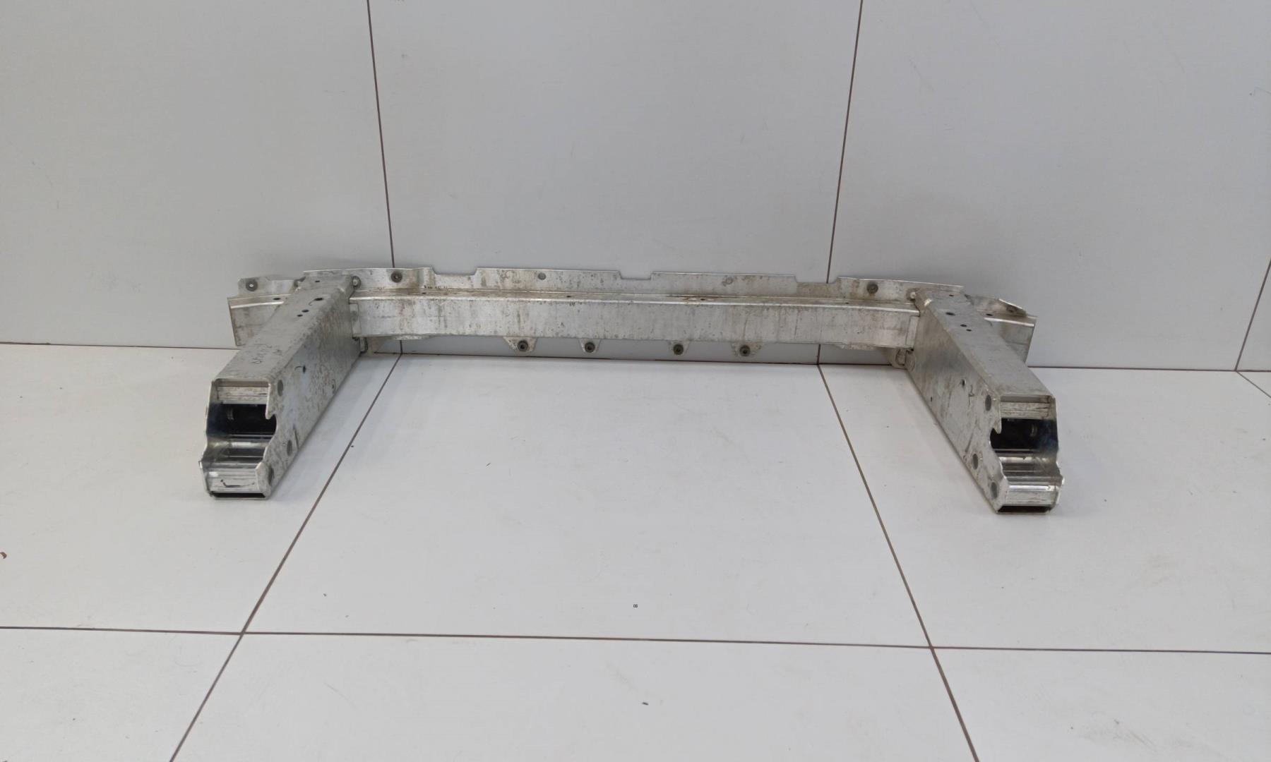 Усилитель переднего бампера