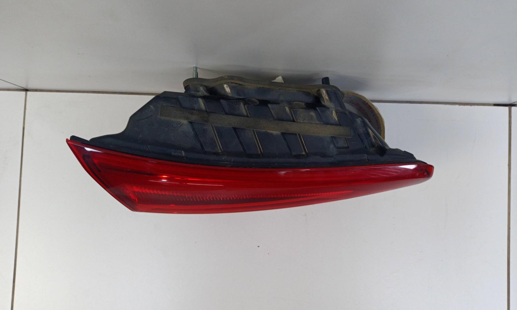 Фонарь задний внутренний левый