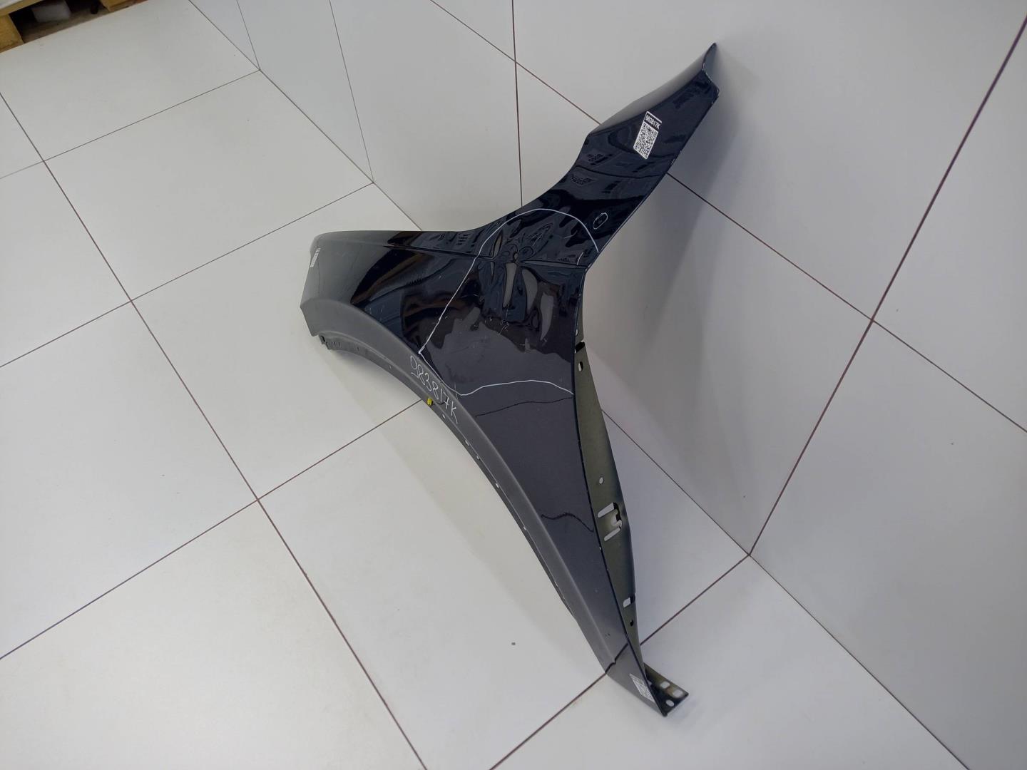 Крыло переднее левое