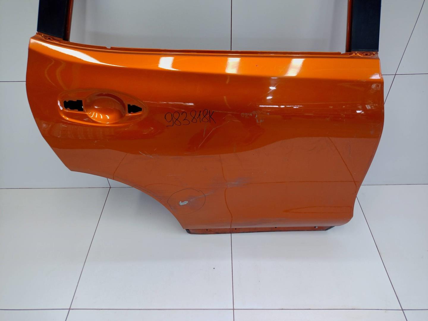 Дверь задняя правая