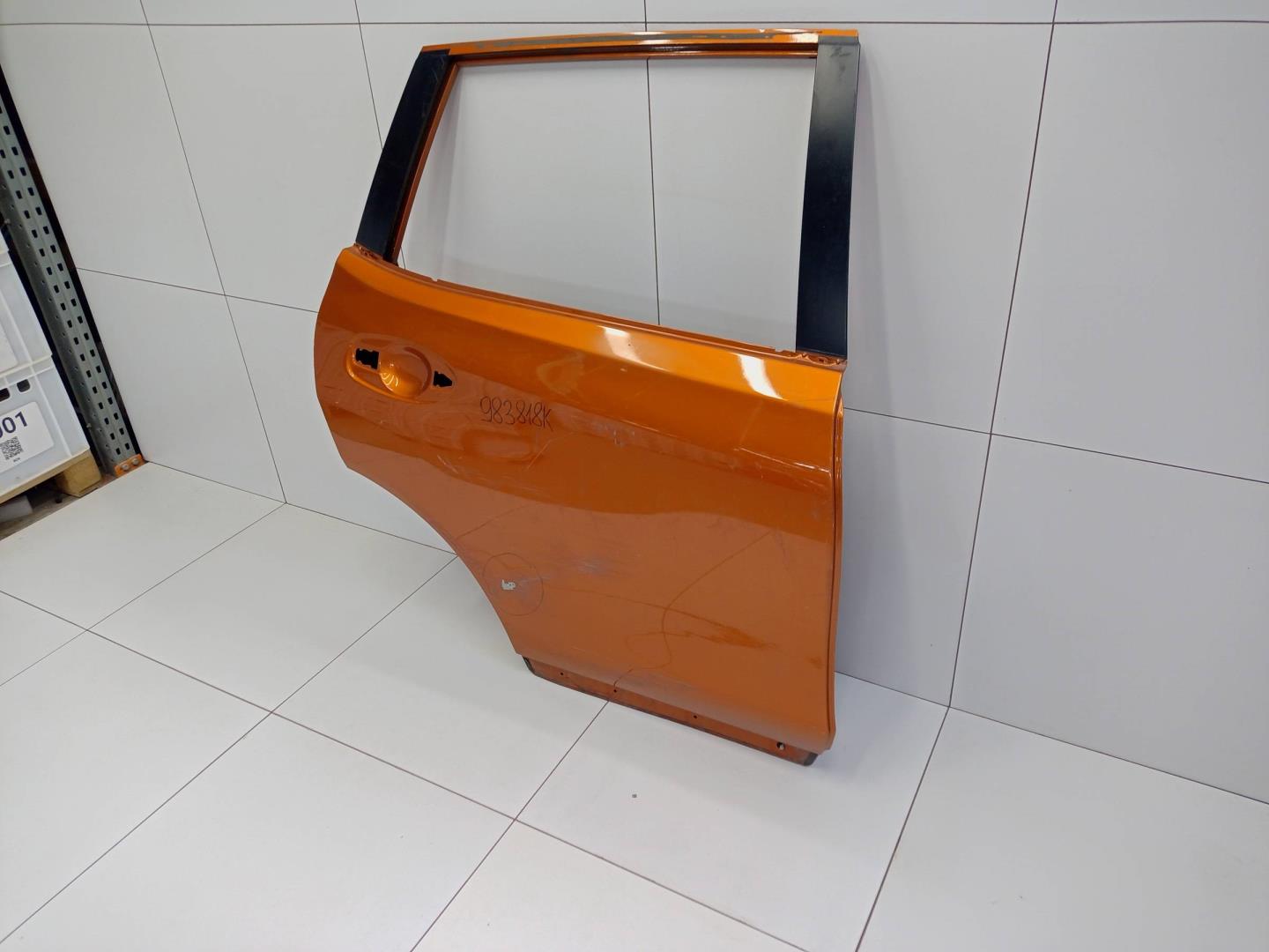Дверь задняя правая