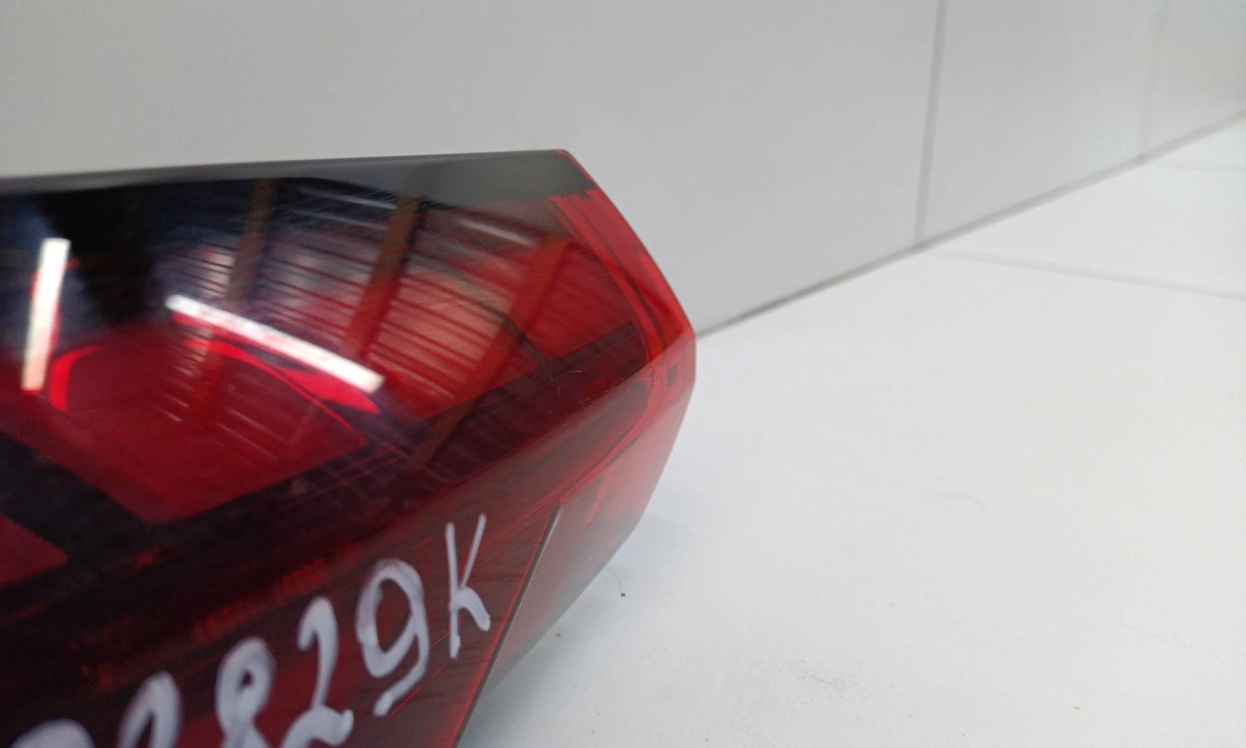 Фонарь задний наружный левый