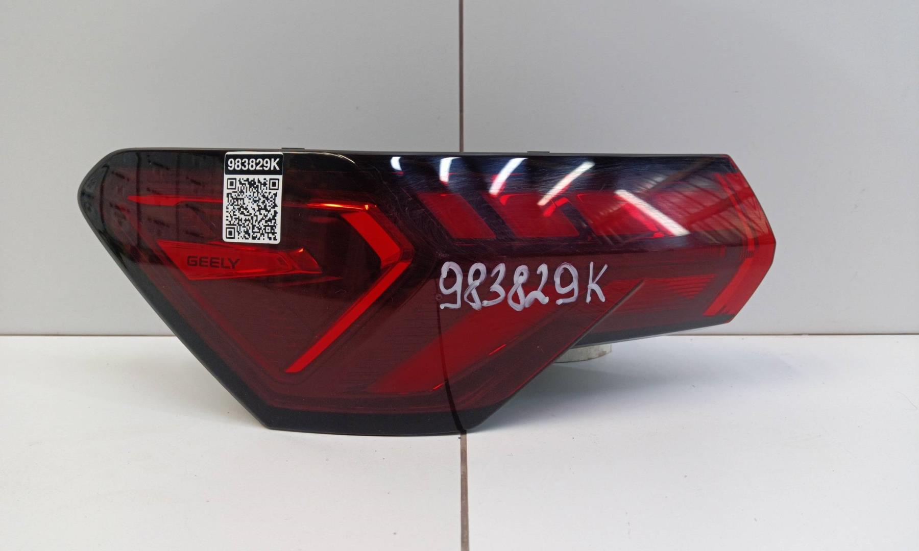 Фонарь задний наружный левый