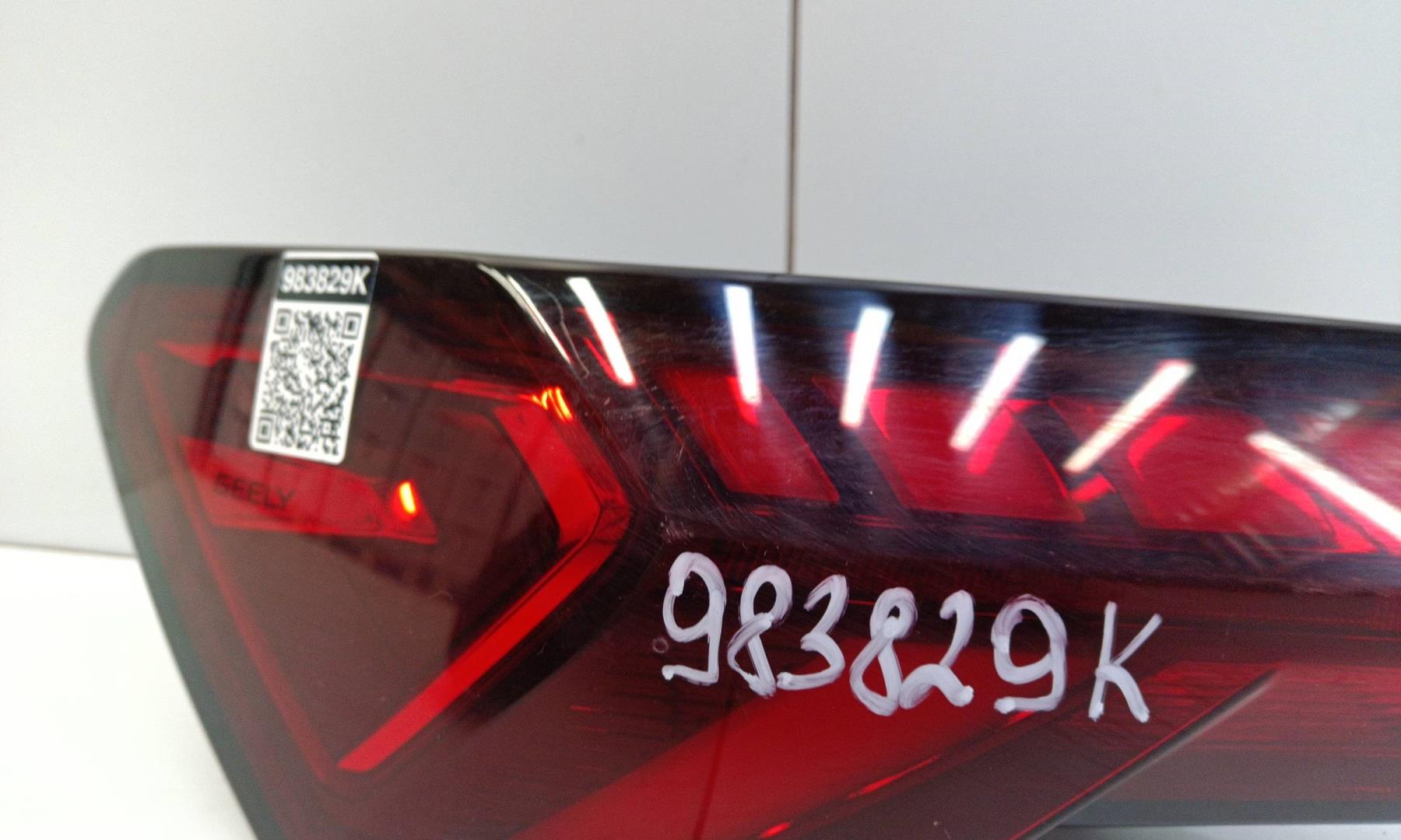 Фонарь задний наружный левый