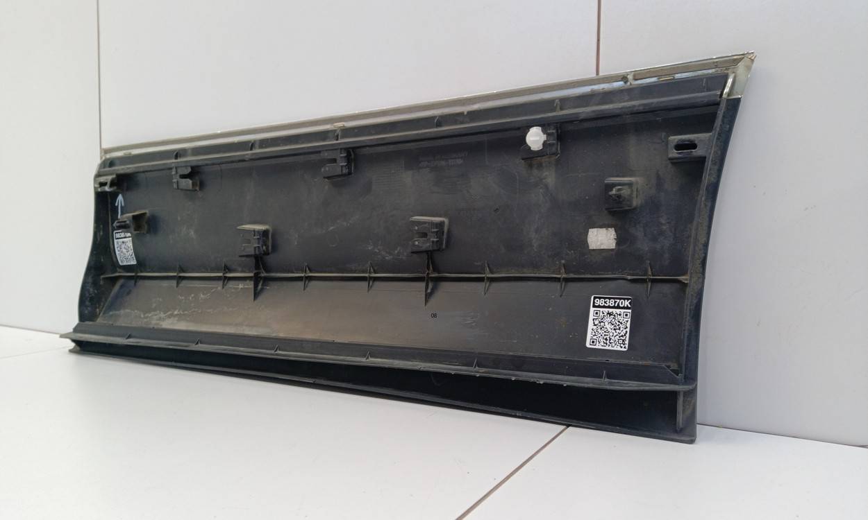 Накладка двери задней правой