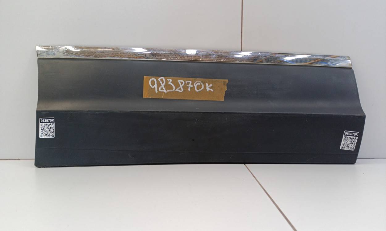 Накладка двери задней правой