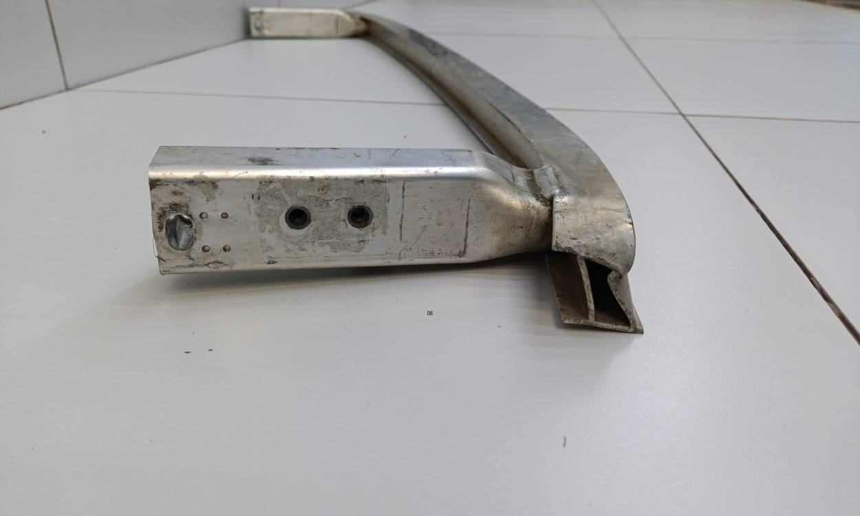 Усилитель переднего бампера