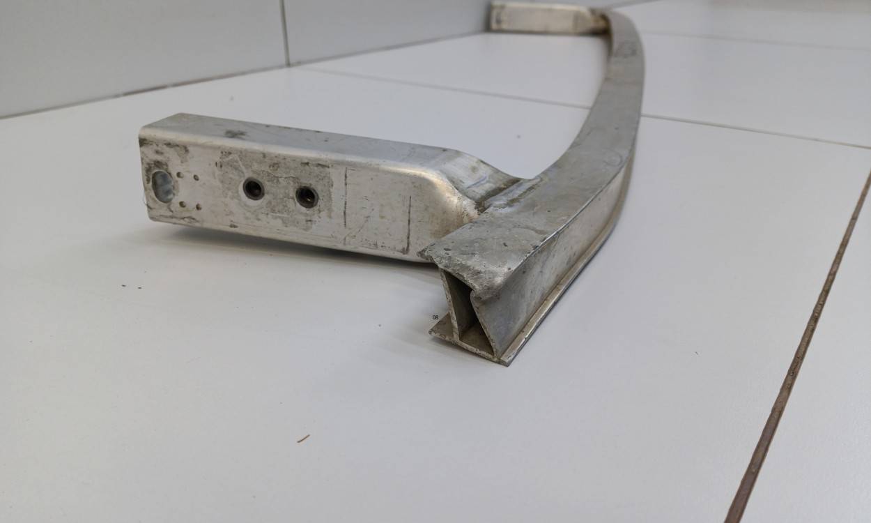 Усилитель переднего бампера