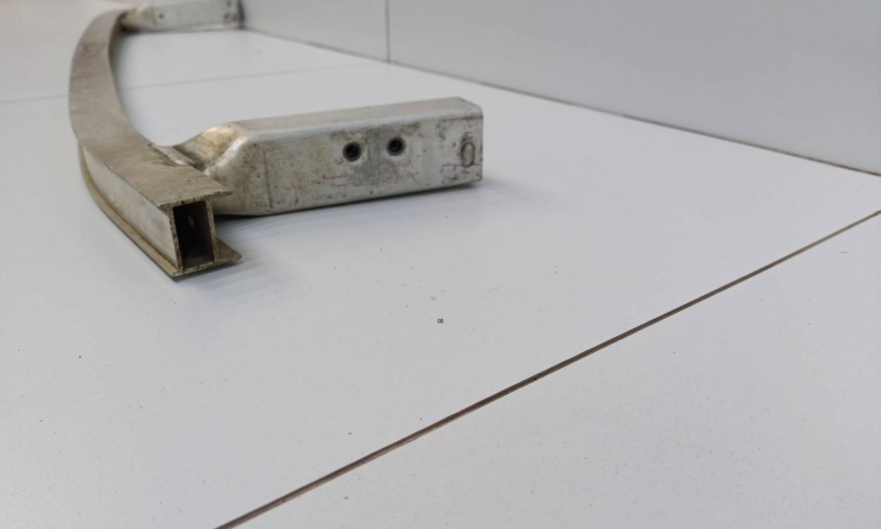 Усилитель переднего бампера