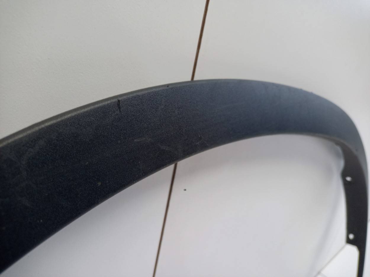 Накладка переднего крыла правого