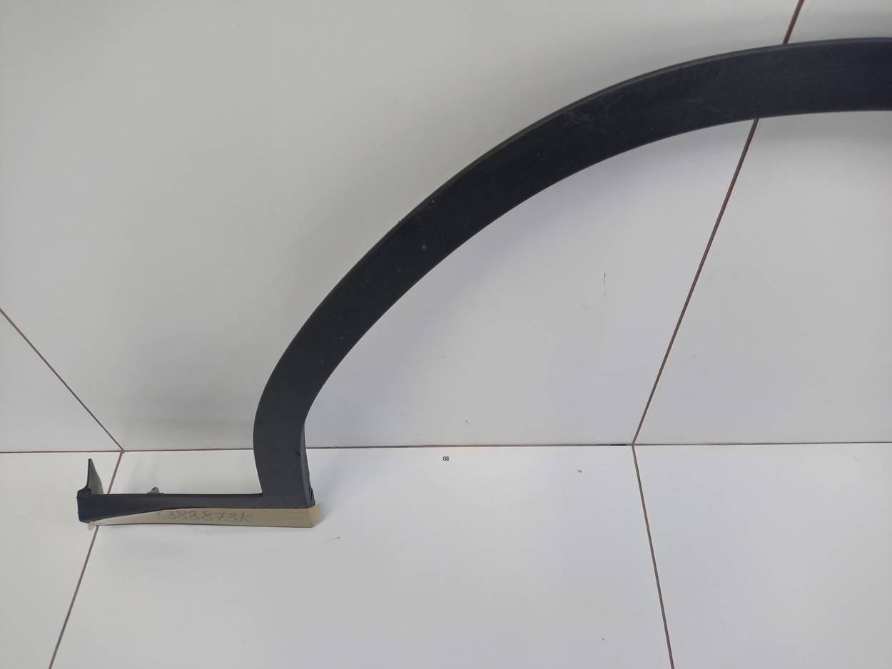 Накладка переднего крыла правого