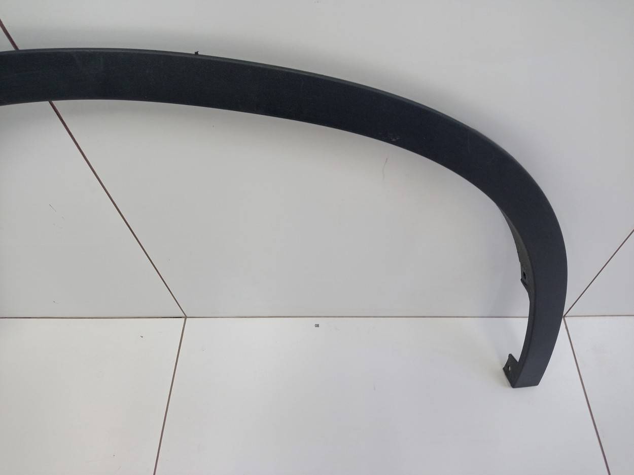 Накладка переднего крыла правого