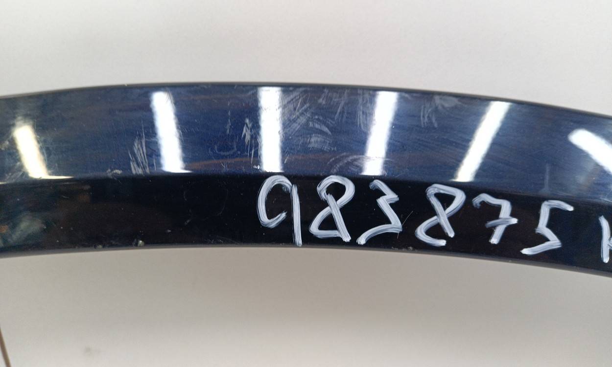 Накладка крыла переднего левого