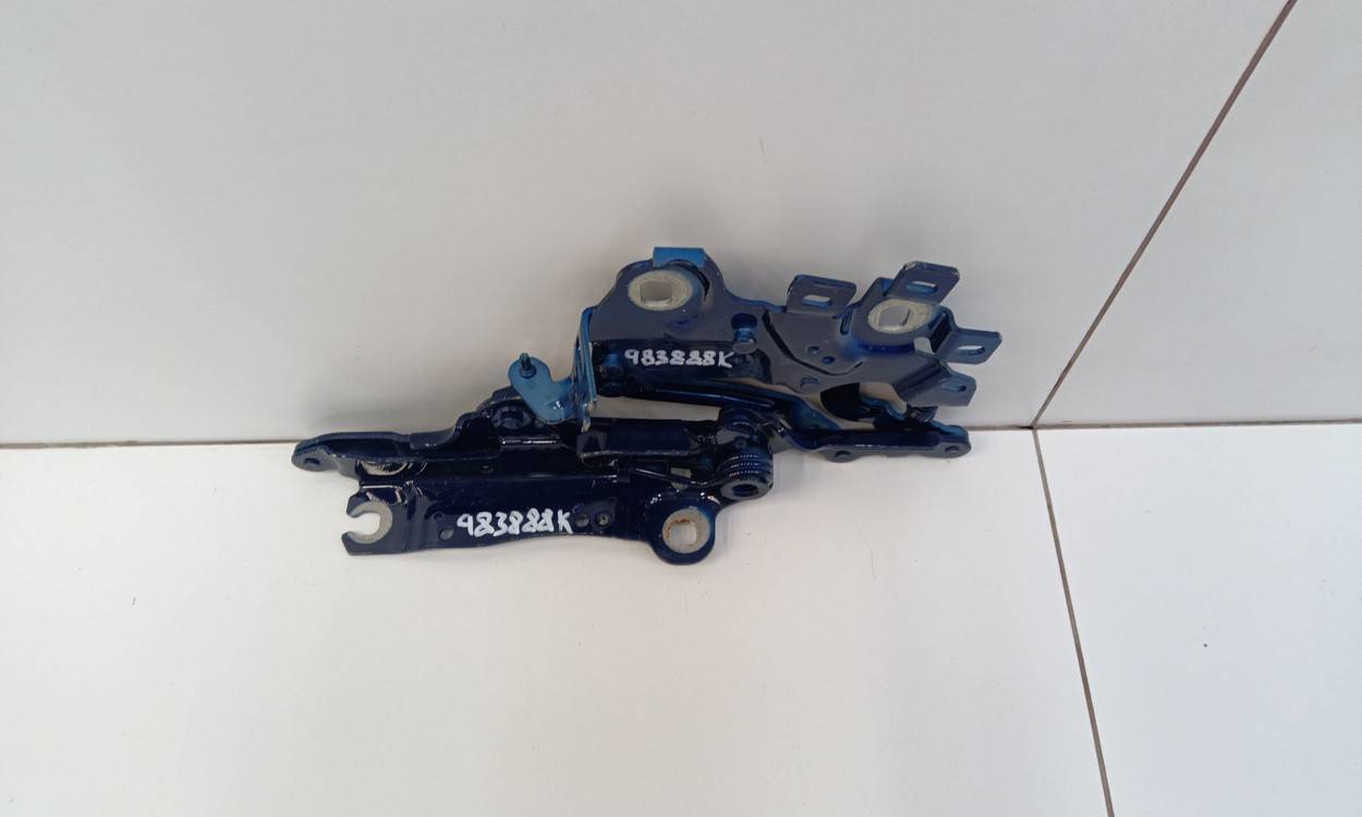 Петля капота левая