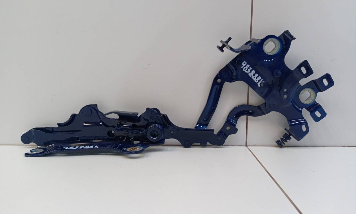 Петля капота левая