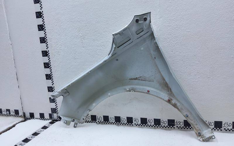 Крыло переднее правое