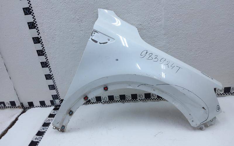 Крыло переднее правое