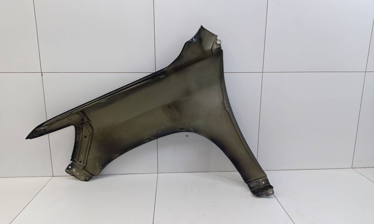 Крыло переднее правое