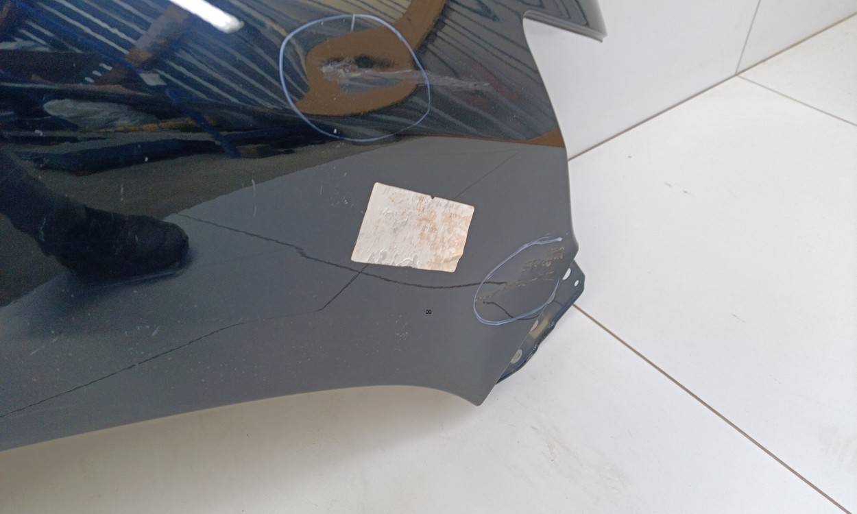 Крыло переднее правое