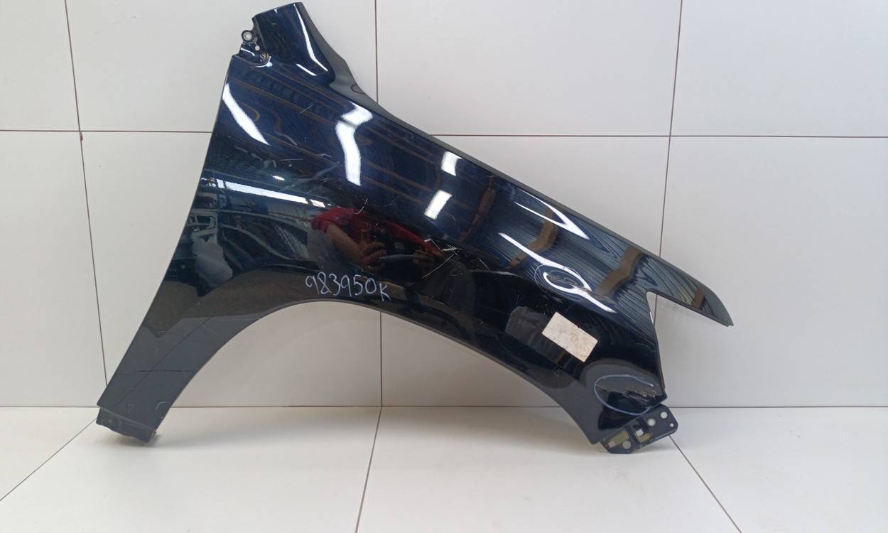 Крыло переднее правое