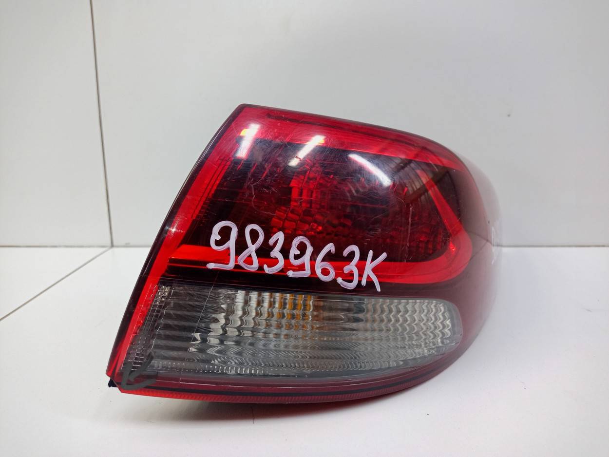 Фонарь задний наружный правый