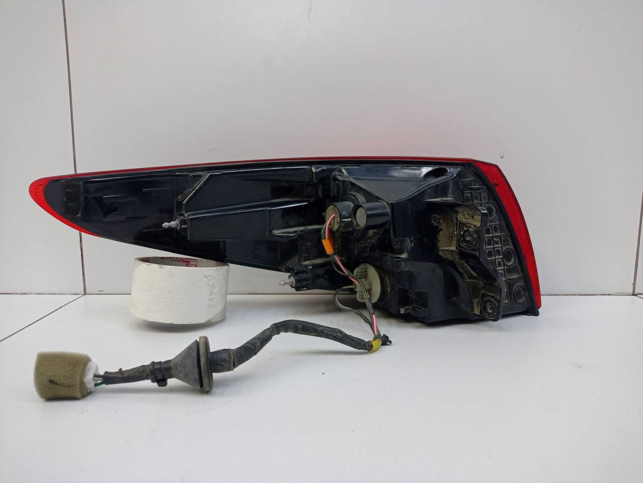 Фонарь задний наружный правый