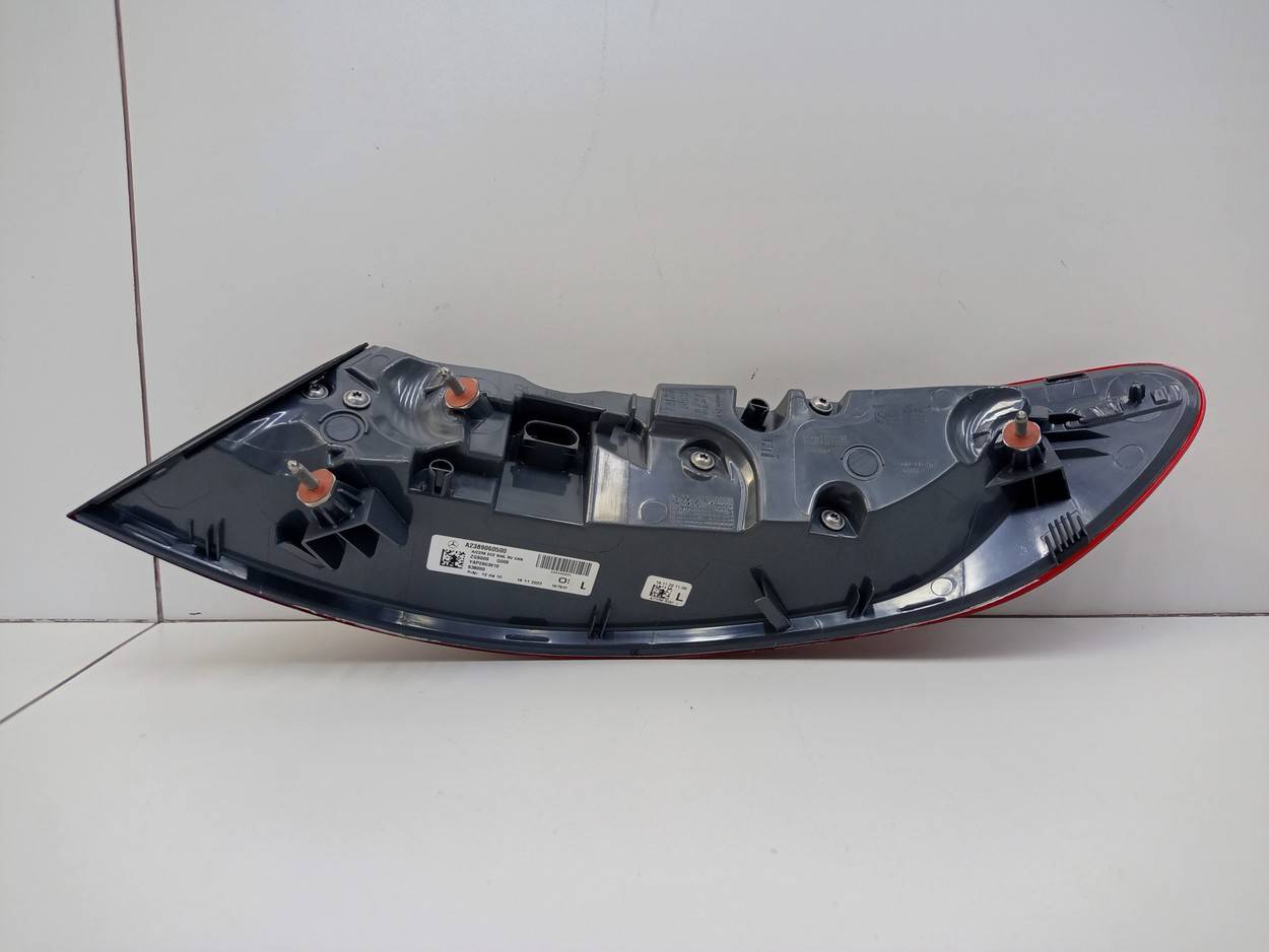 Фонарь задний наружный левый