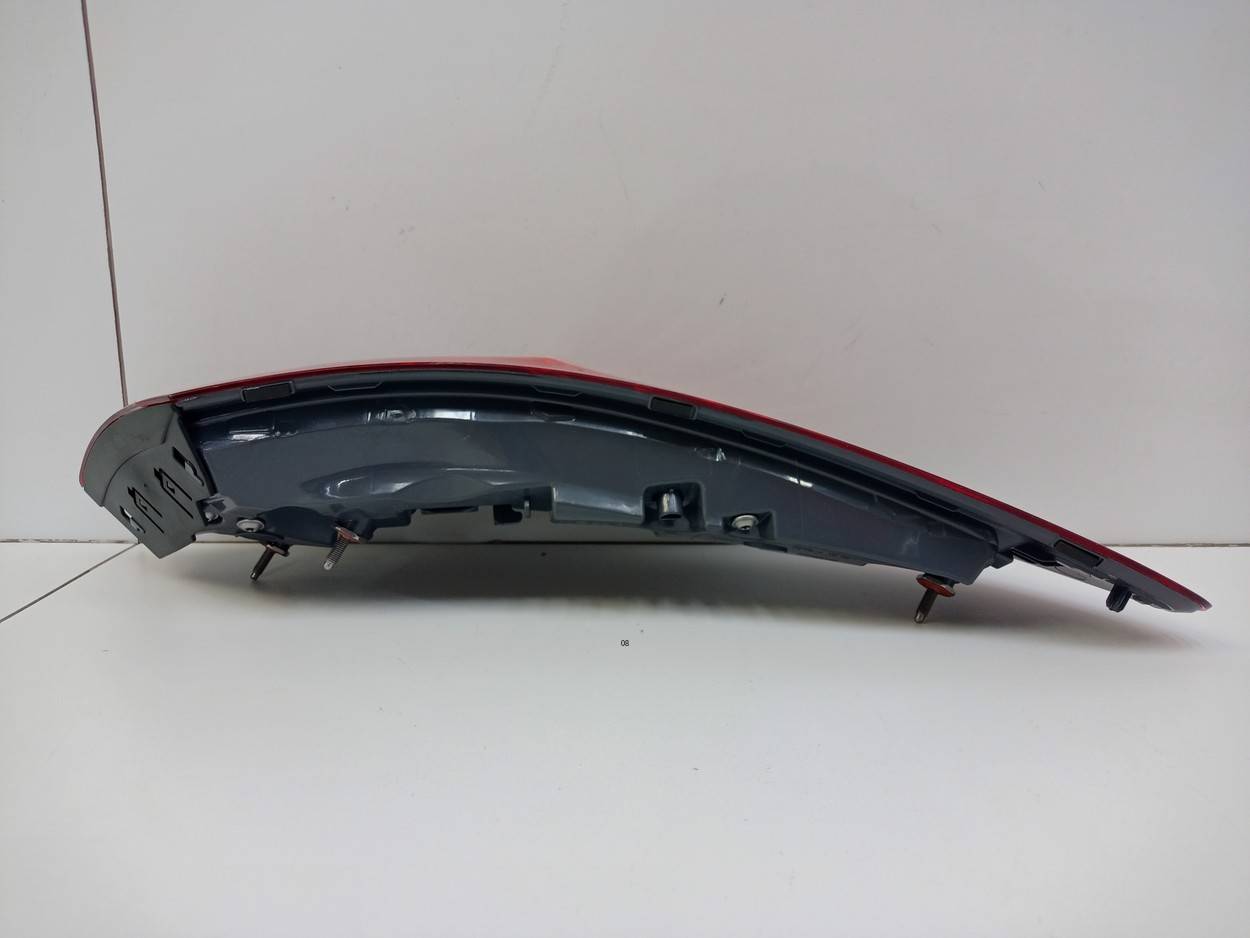 Фонарь задний наружный левый