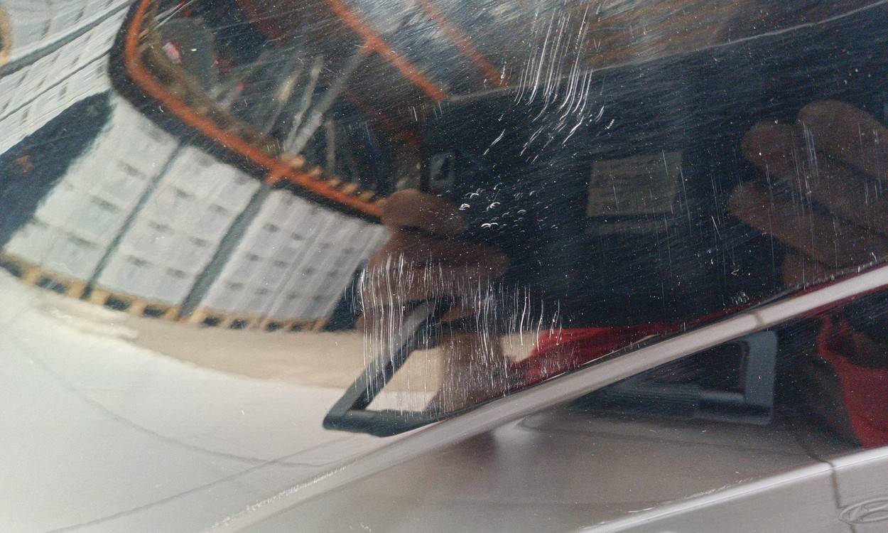 Крыло переднее левое