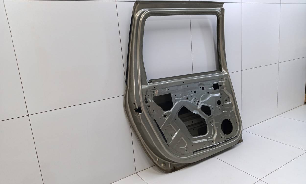 Дверь задняя левая