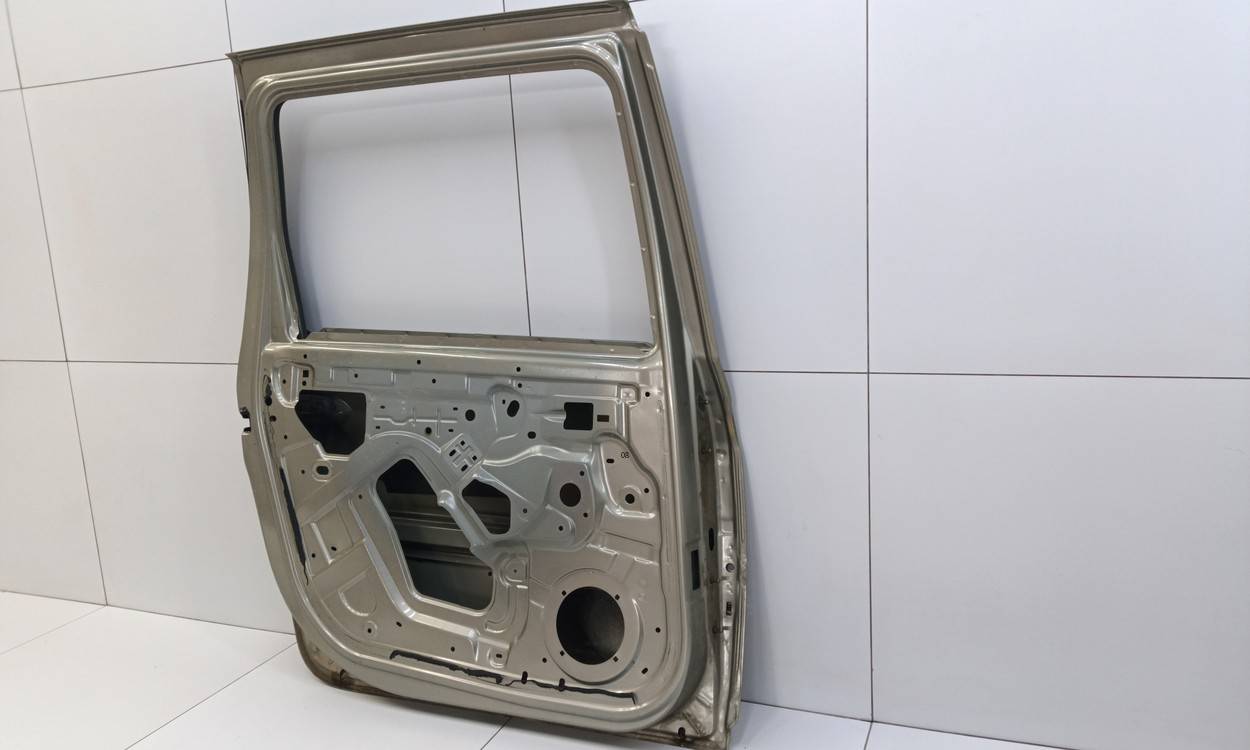 Дверь задняя левая