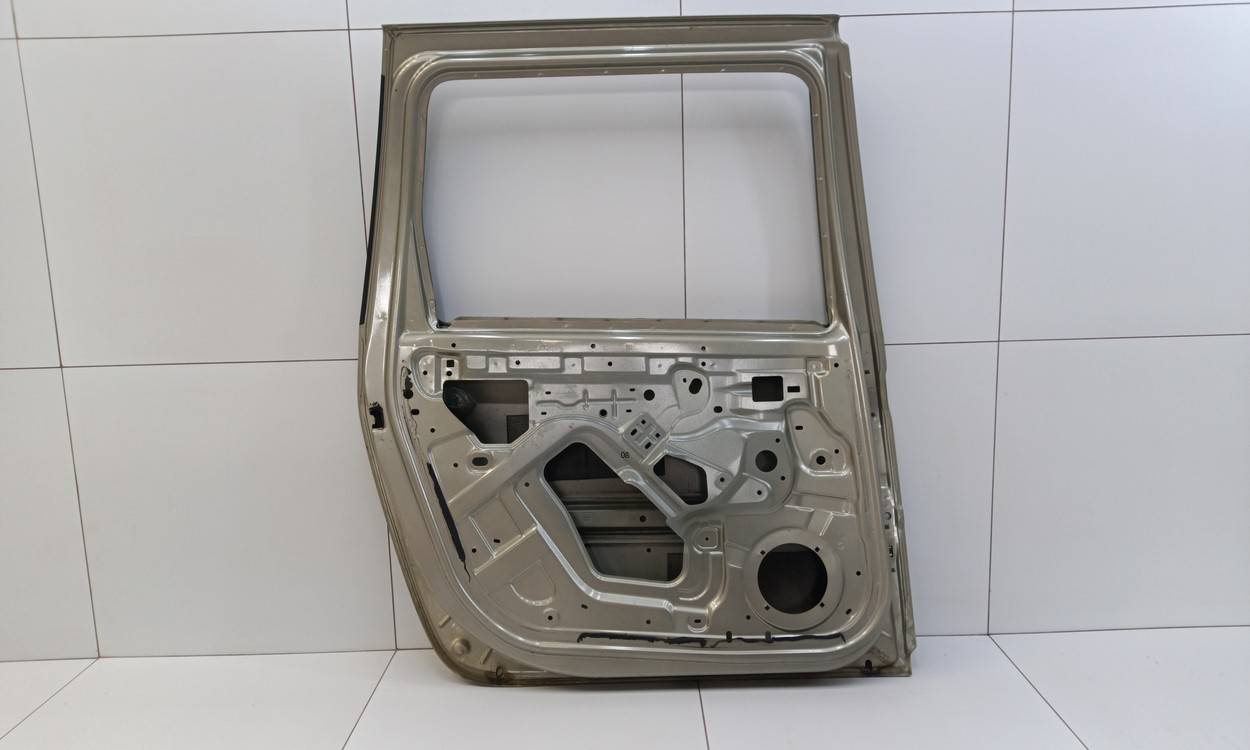 Дверь задняя левая