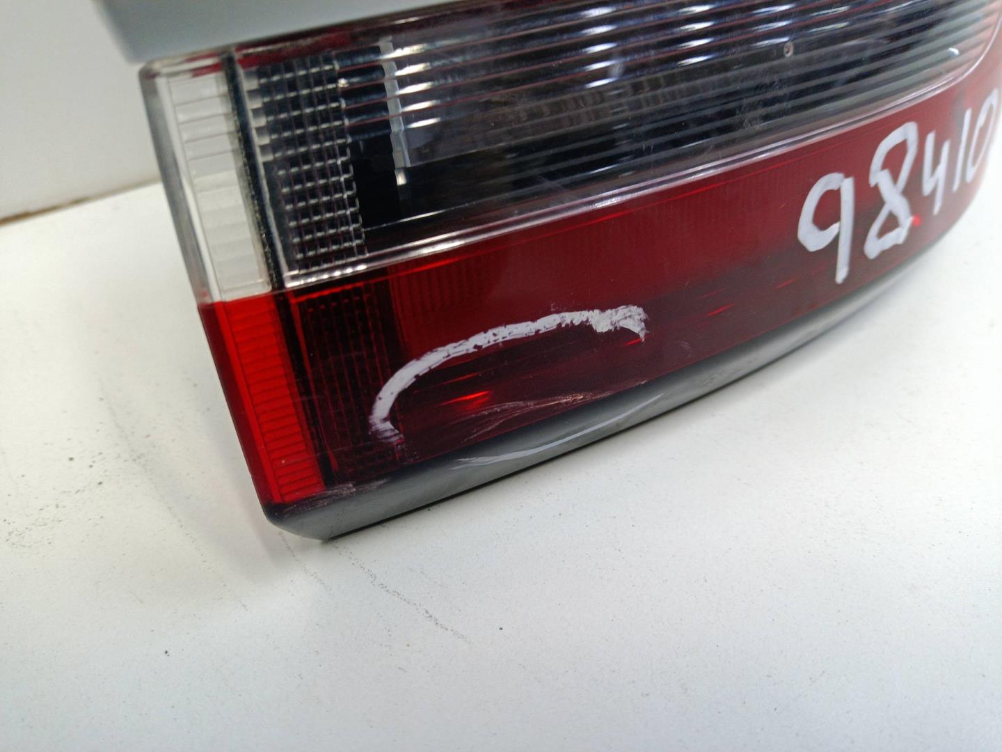 Фонарь задний наружный правый