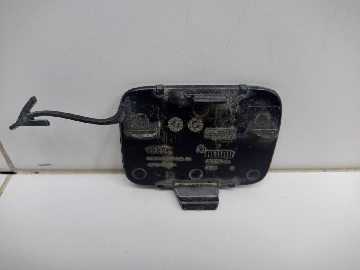 Заглушка буксировочного крюка