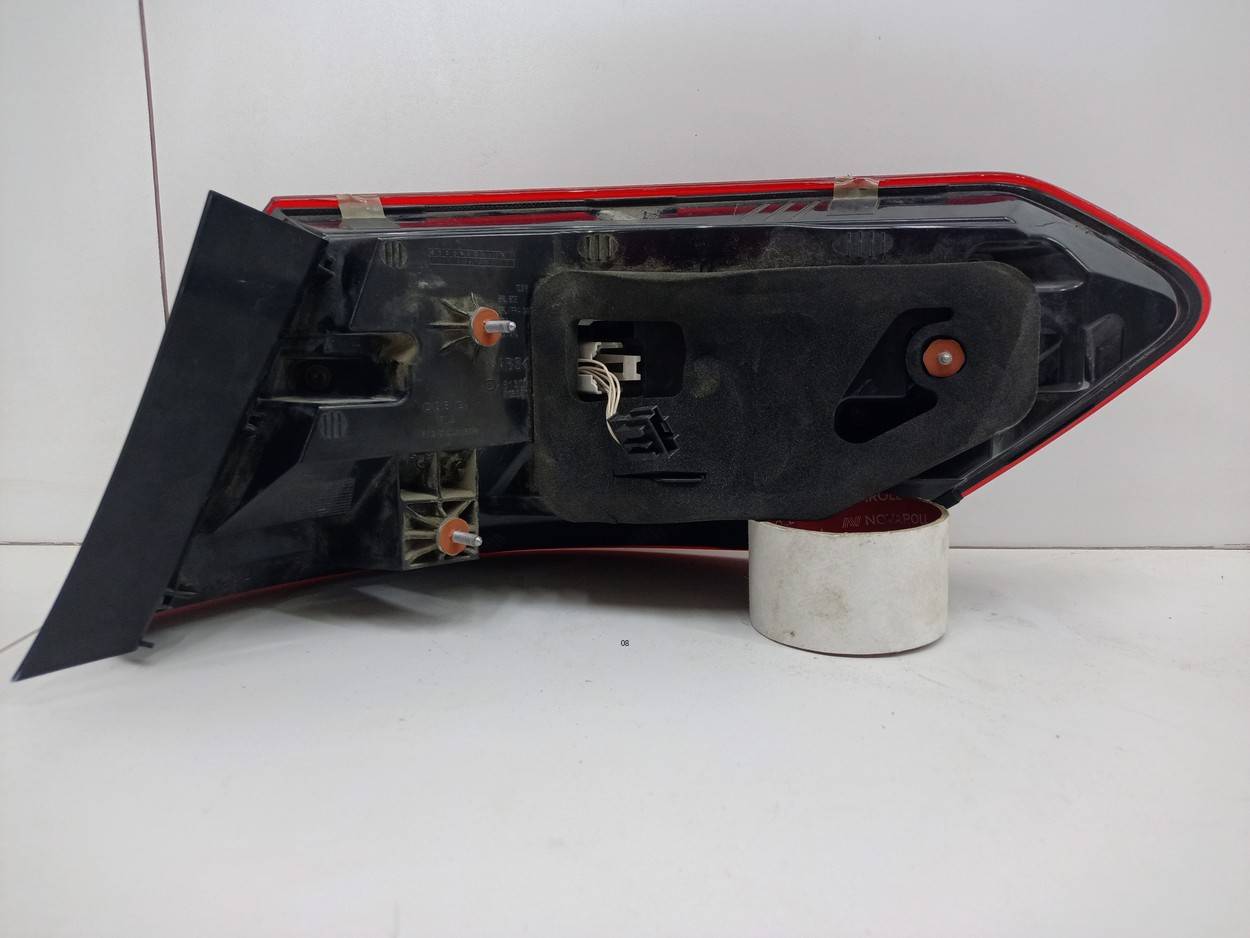 Фонарь задний наружный левый