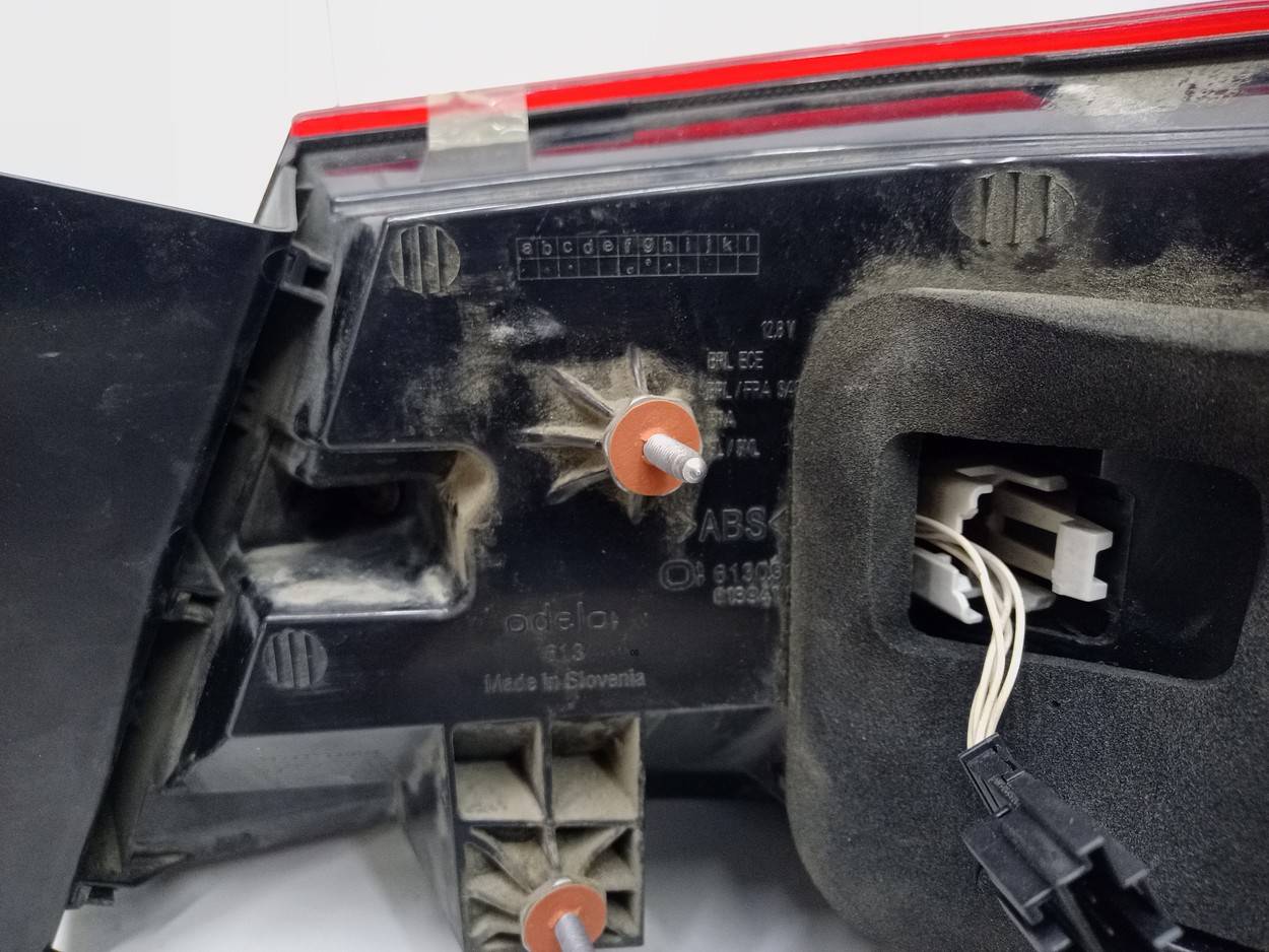 Фонарь задний наружный левый