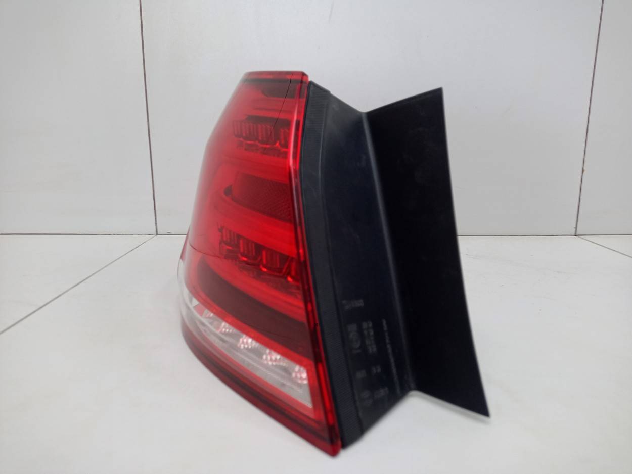 Фонарь задний наружный левый