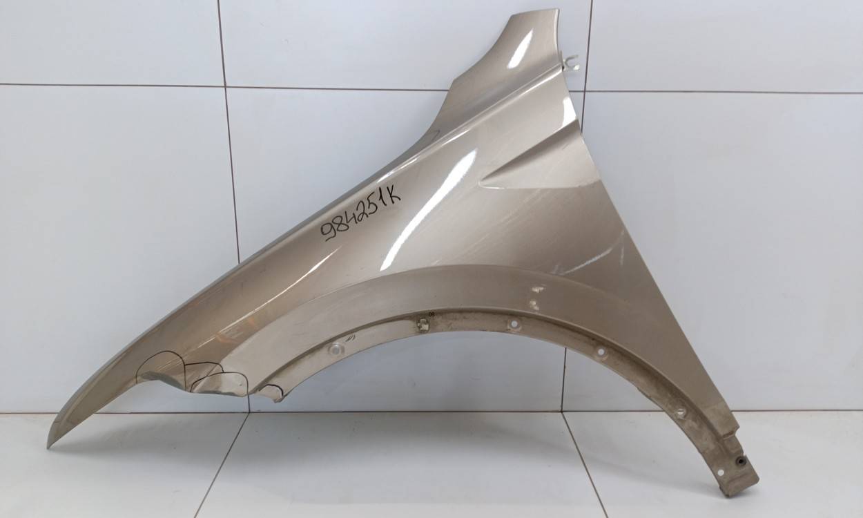 Крыло переднее левое