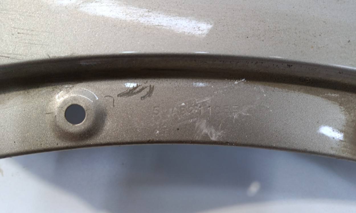 Крыло переднее левое