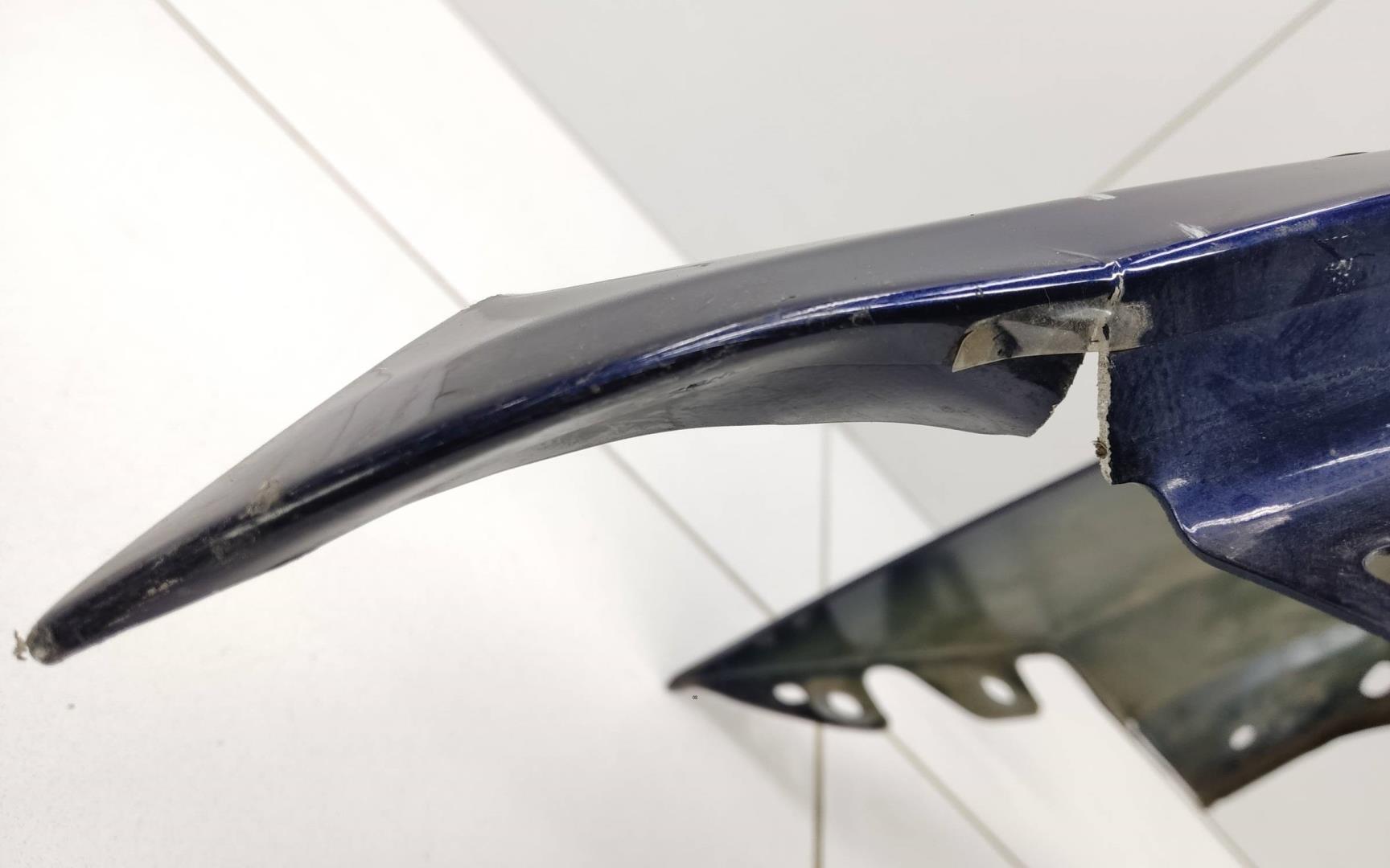 Крыло переднее правое