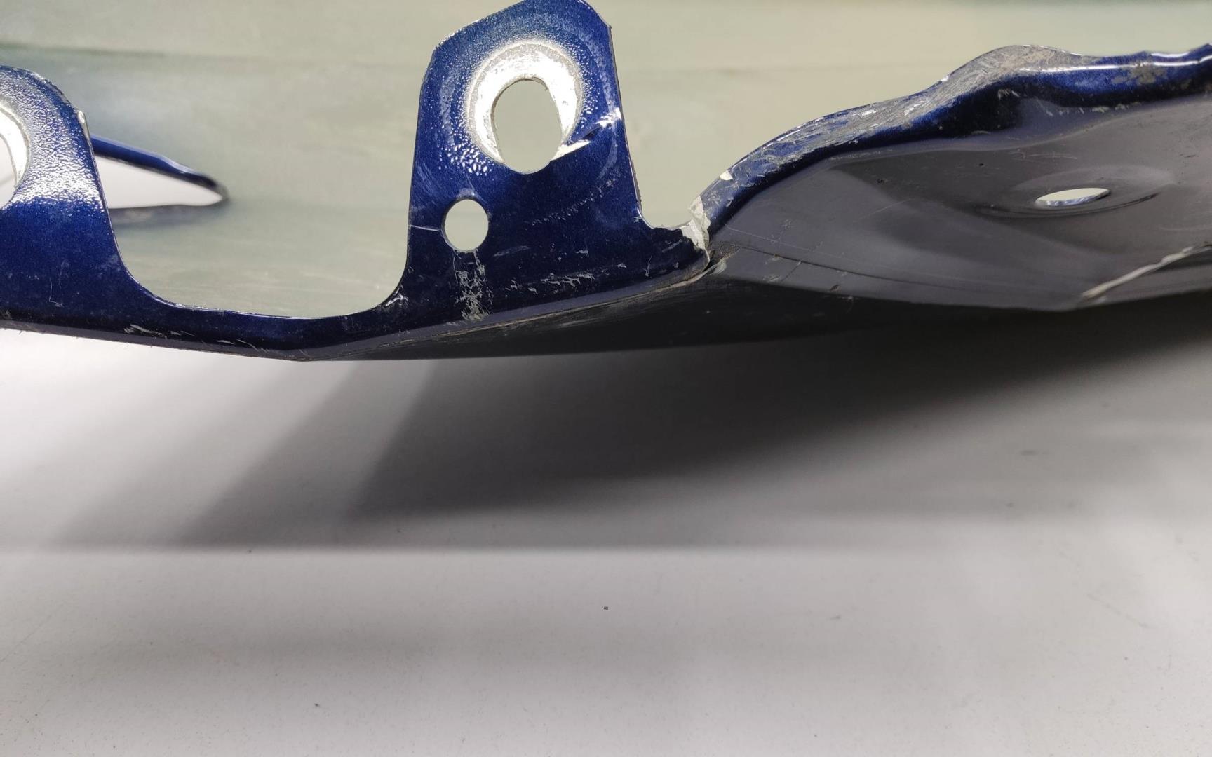 Крыло переднее правое