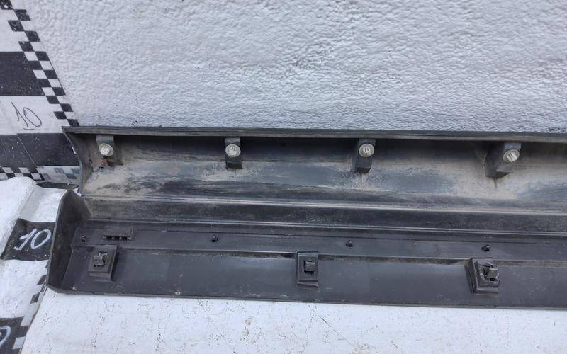 Накладка двери передней правой